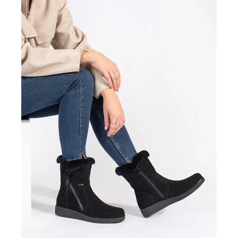 Isolierte Damenstiefel aus schwarzem Leder mit Fell von Sergio Leone 1