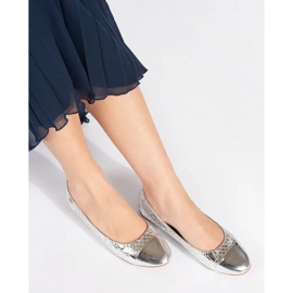 Goodin Silberne flache Ballerinas aus Lackleder 2