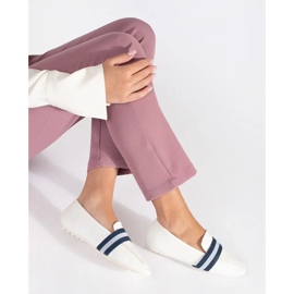 Weiße Ballerinas mit Zierstreifen 2