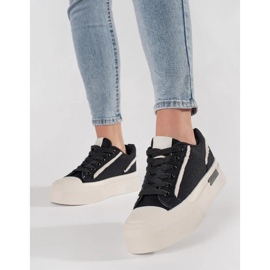 Schwarz-weiße Plateau-Sneaker 1