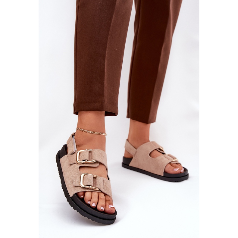 Frauensandalen mit beige Schnallen 2