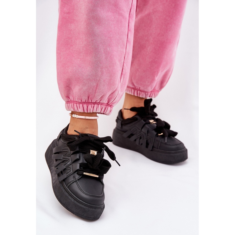 Öko -Leder -Turnschuhe auf der schwarzen Plattform 1