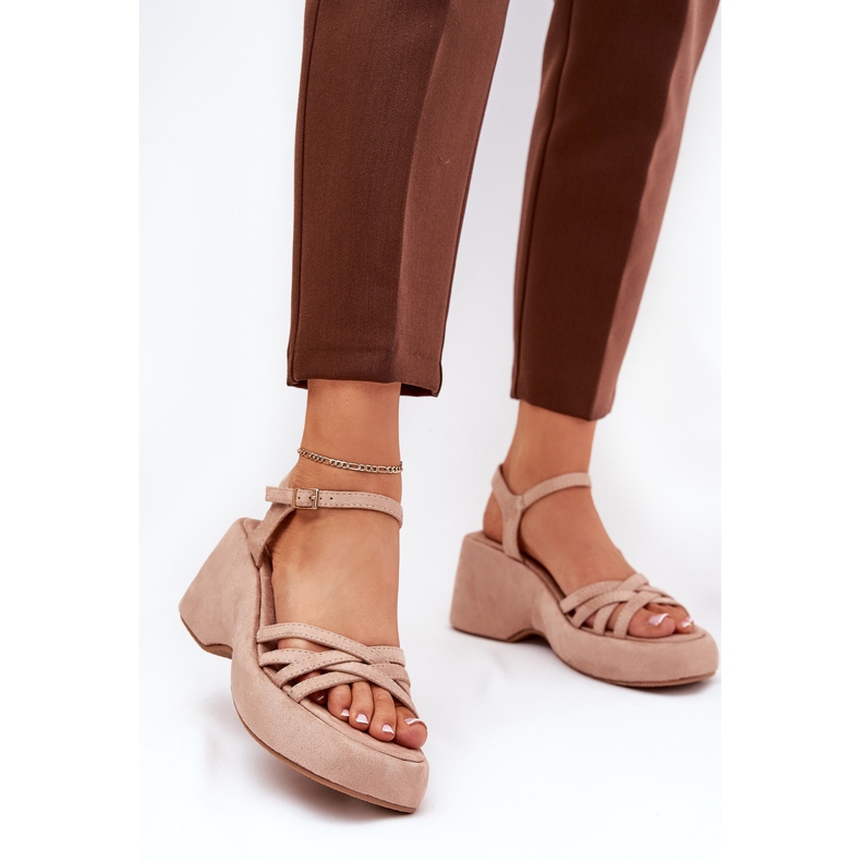 Sandalen auf der Plattform und Keile mit Öko -Wildleder -Beige 2