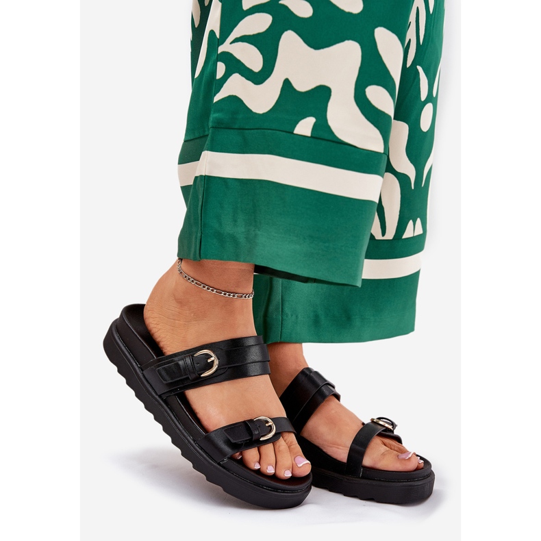 Damenflip flops auf der Plattform mit goldenen Klemmen schwarz 1