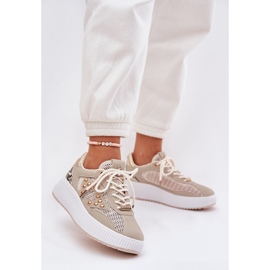 Frauensportschuhe mit Mesh- und Beige -Stollen 2