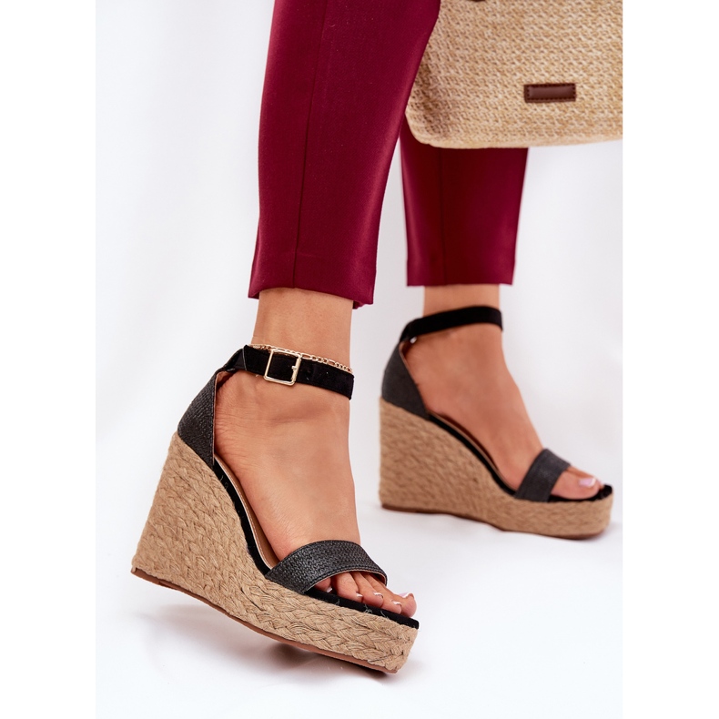 Frauensandalen für Keil mit schwarzem Geflecht 2