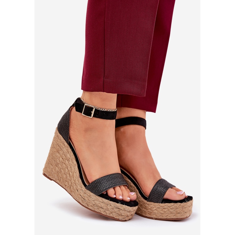 Frauensandalen für Keil mit schwarzem Geflecht 1