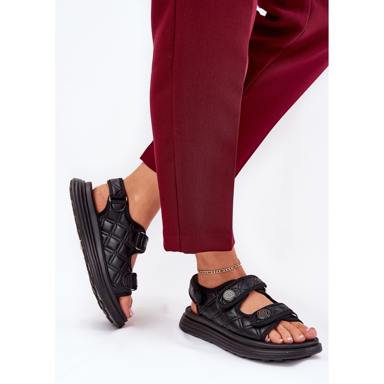 Frauensandalen mit dekorativen schwarzen Klettverschlussdetails 2