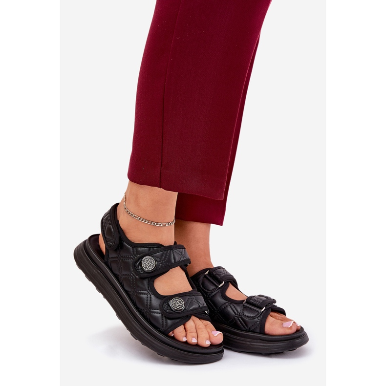 Frauensandalen mit dekorativen schwarzen Klettverschlussdetails 1