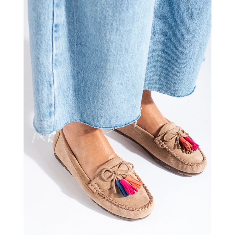 Hellbeige Boho-Loafer aus Wildleder mit Quasten von Shelovet 2
