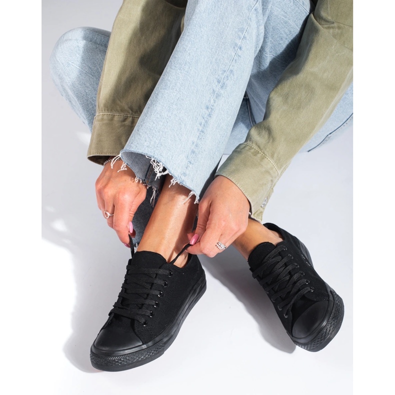 Schwarze, klassische Low-Top-Sneaker von Shelovet 1