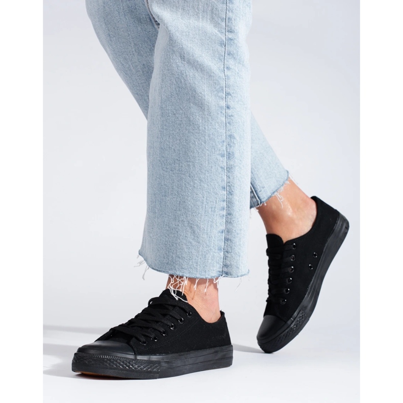Schwarze, klassische Low-Top-Sneaker von Shelovet 2