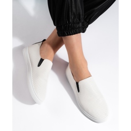 Durchbrochene Slip-On-Sneaker in Weiß und Schwarz 2