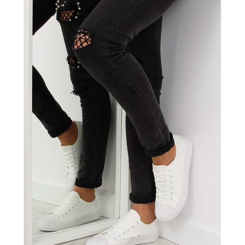 Weiße einfarbige Damensneaker 1