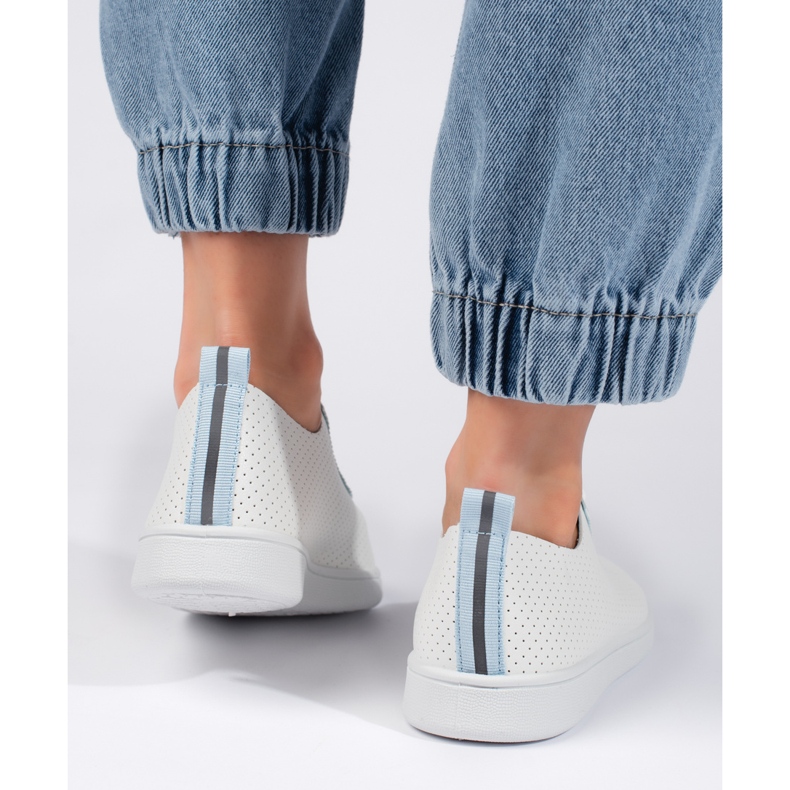 Durchbrochene weiße Turnschuhe für Damen 2