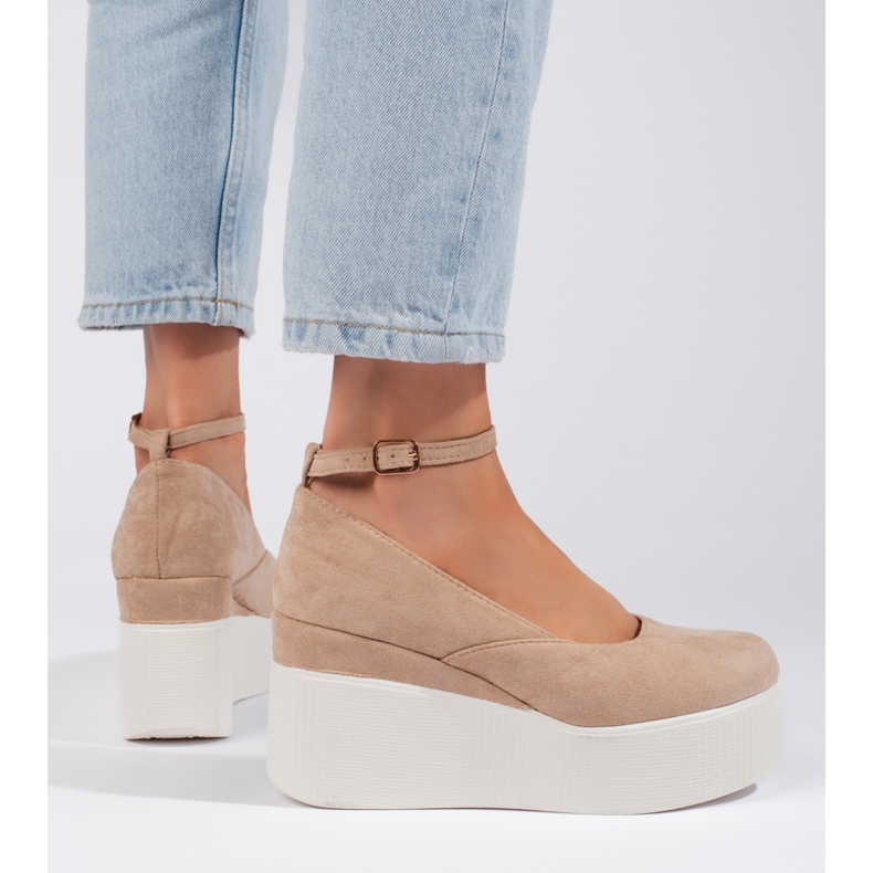 Beige Keilpumps 1