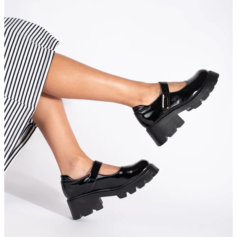 Damen-Plateauschuhe aus schwarzem Lackleder 1