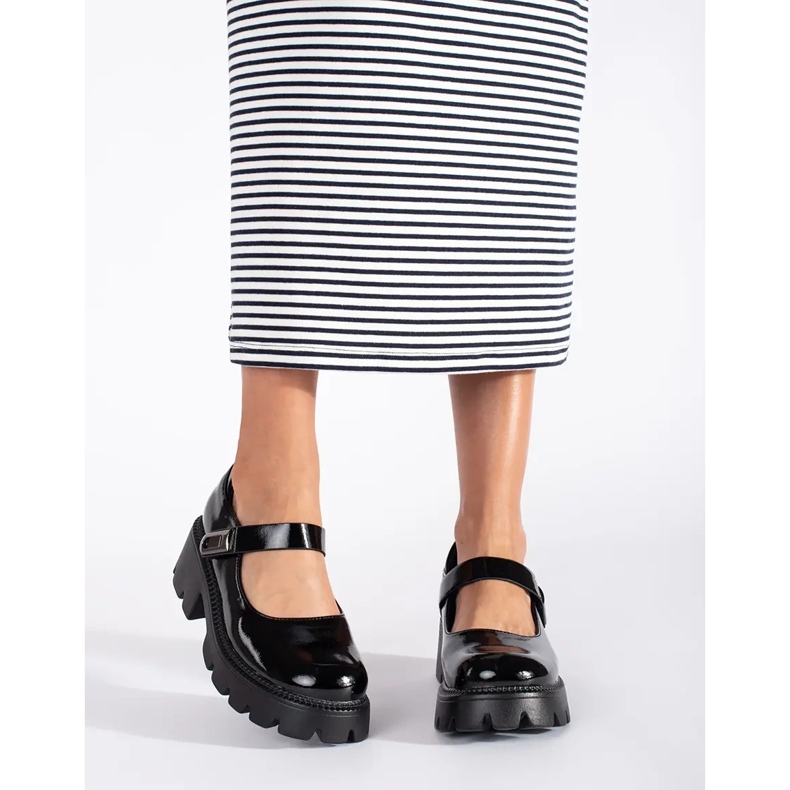 Damen-Plateauschuhe aus schwarzem Lackleder 2