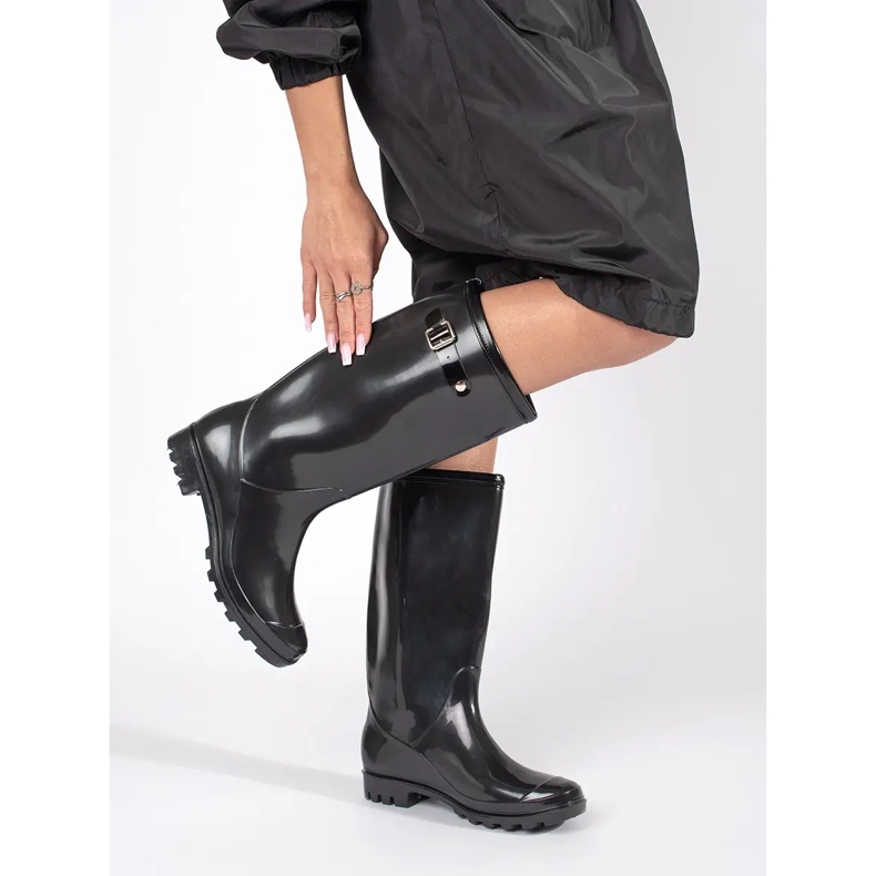 Schwarze, hohe Damen-Gummistiefel aus Lackleder 1