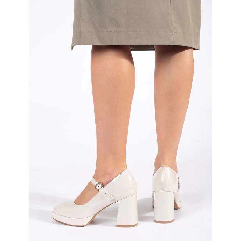 Seastar Beigefarbene Damenschuhe aus Lackleder mit hohen Absätzen und Schnalle 2