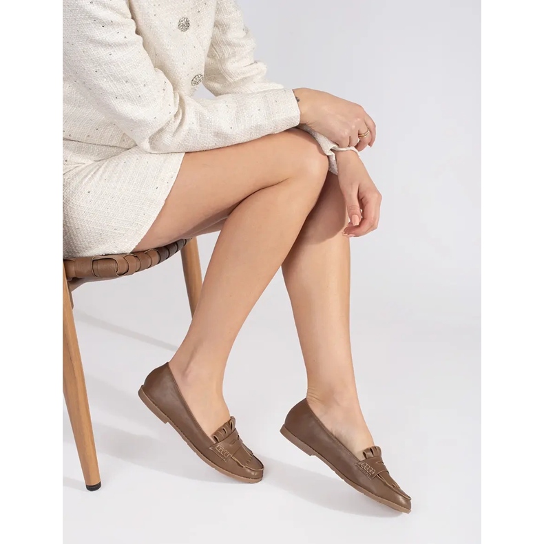 Braune Damenmokassins mit Fransen verziert 2