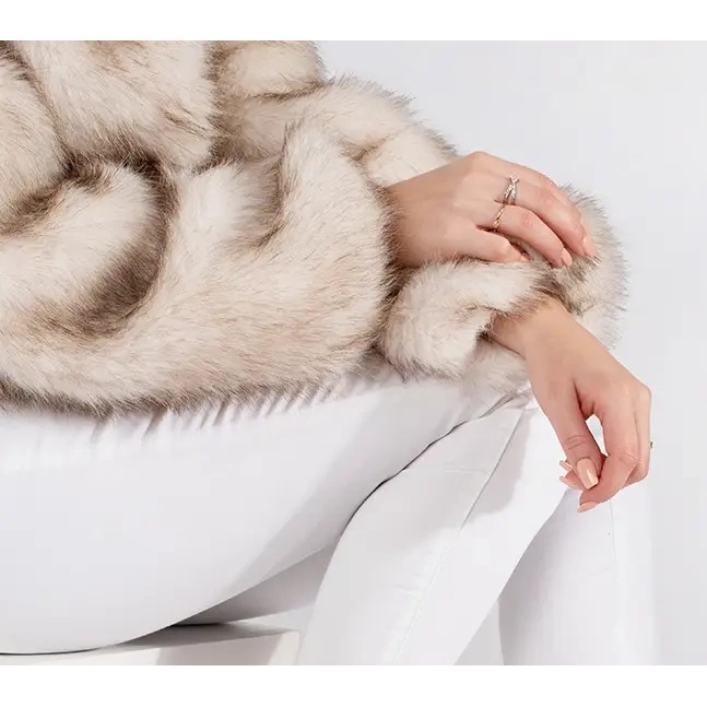 Weiße Damen-Schneestiefel mit Fell auf dicker Sohle 2