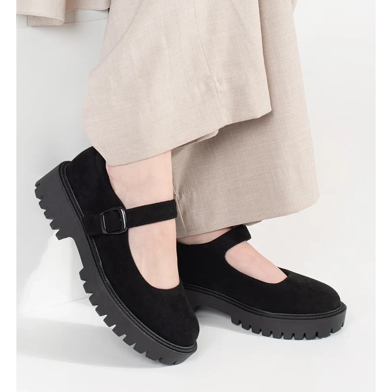 Goodin Schwarze Schuhe auf der Wildlederplattform 1