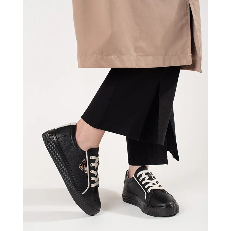 Goodin Schwarze Leder -Turnschuhe auf einer dicken Sohle 1