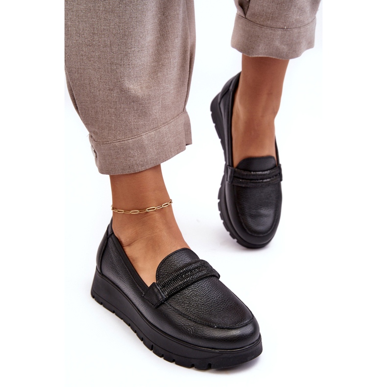 Lederschuhe auf der Plattform mit einem schwarzen Ornament -Lemar 2