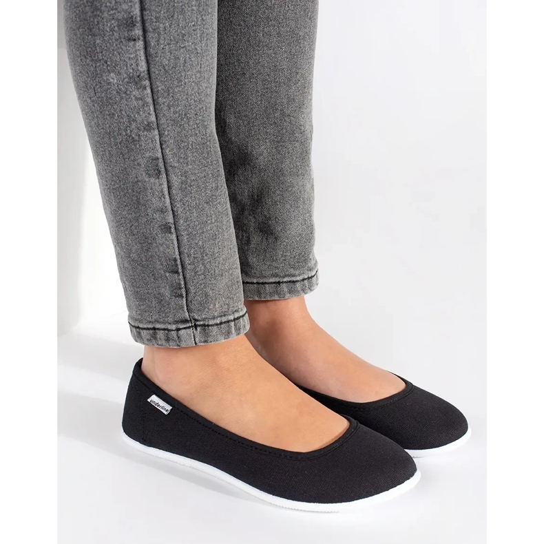 Damen-Ballerinas aus schwarzem Stoff 1