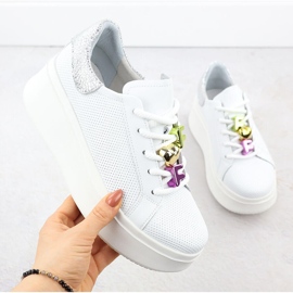 Lederschuhe auf einer dicken perforierten Sohle weiße Filippo DP6793 1