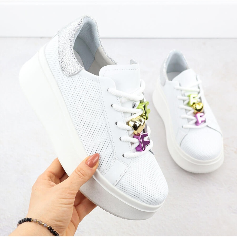 Lederschuhe auf einer dicken perforierten Sohle weiße Filippo DP6793 1