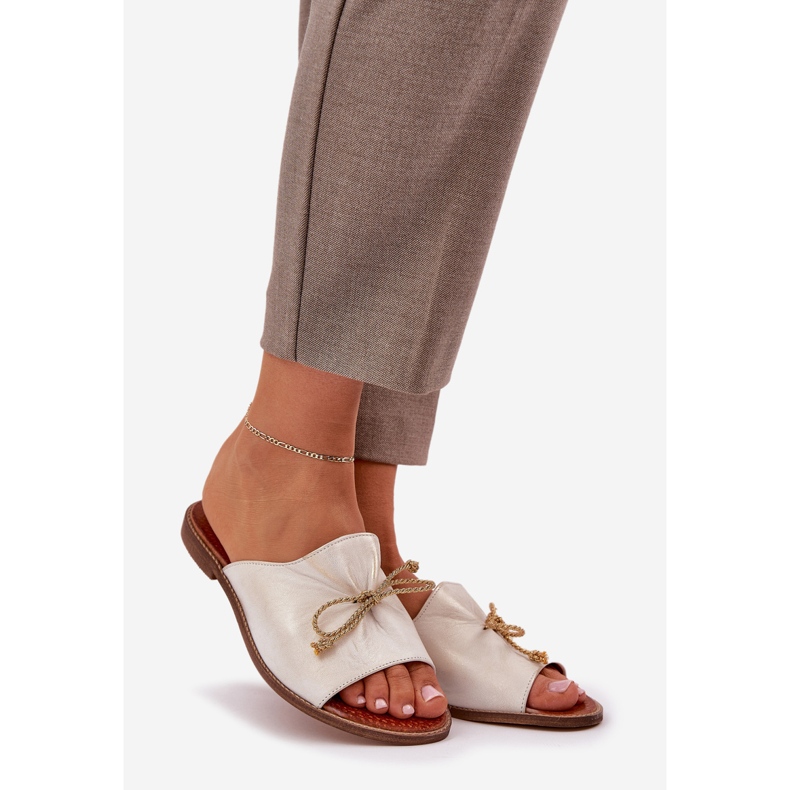 Leder flach elegante Flip Flops mit einem Bogen Lewski 3572 Zloty Wischt golden 1