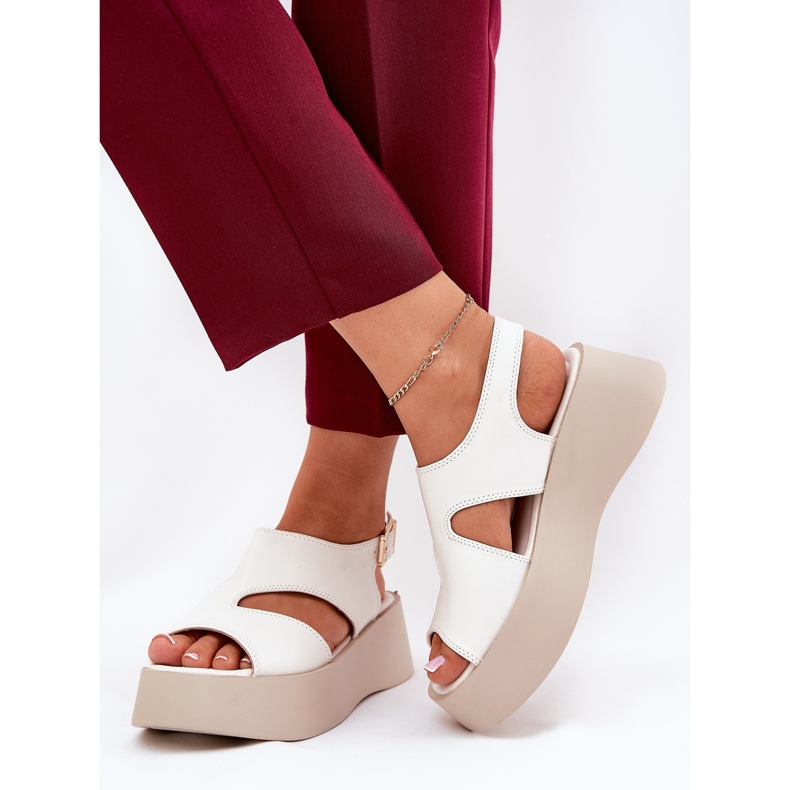 Frauensandalen auf der Plattform Öko -weißes Leder 2