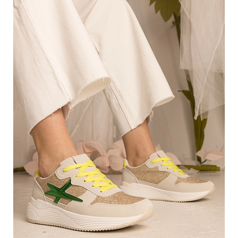 Beige Frauensport -Sneakers mit Glitzer 1