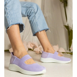 Violette Frauen -Turnschuhe auf einer gepressten Sohle lila 1