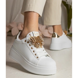 Weiße und Gold -Turnschuhe mit einem Schmetterling mit Zirkonen dekoriert 5