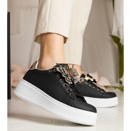 Schwarze Turnschuhe mit einem Schmetterling mit Zirkonen dekoriert 4