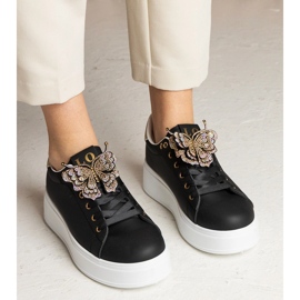 Schwarze Turnschuhe mit einem Schmetterling mit Zirkonen dekoriert 2