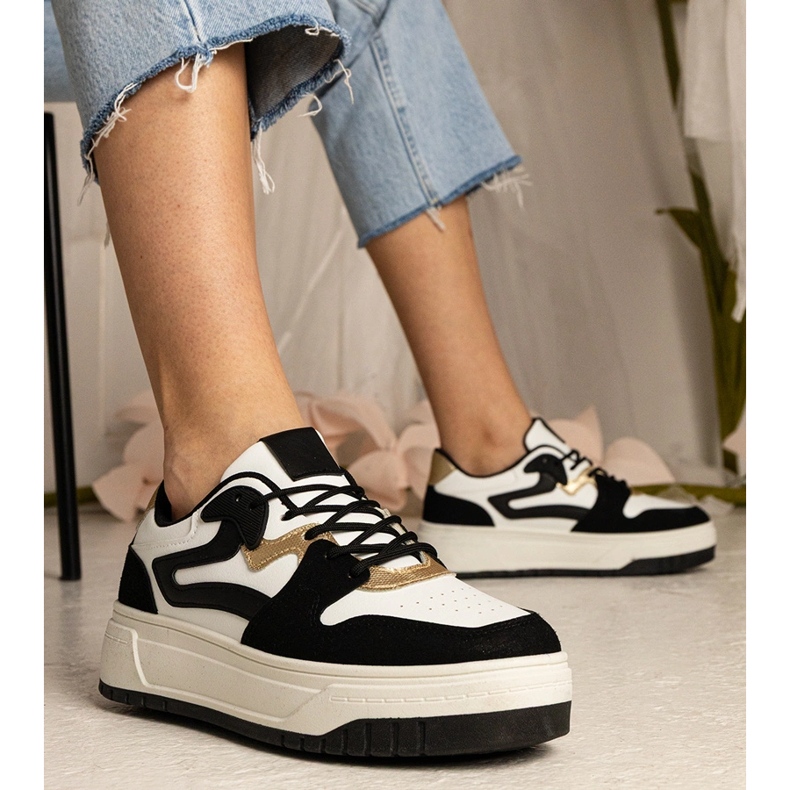 Schwarze Turnschuhe Frauensport -Sneaker 1