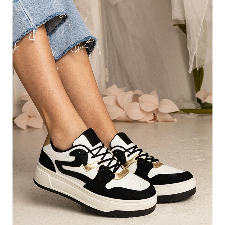 Schwarze Turnschuhe Frauensport -Sneaker 2