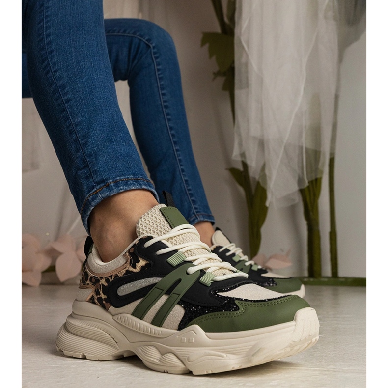 Grüne Sneaker Frauensport mit Glitzer schwarz 1