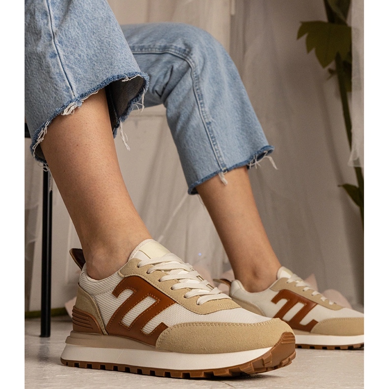 Beige Frauensport -Sneaker 1