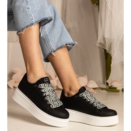 Schwarze Frauen -Turnschuhe mit massiver Schnürung = 2