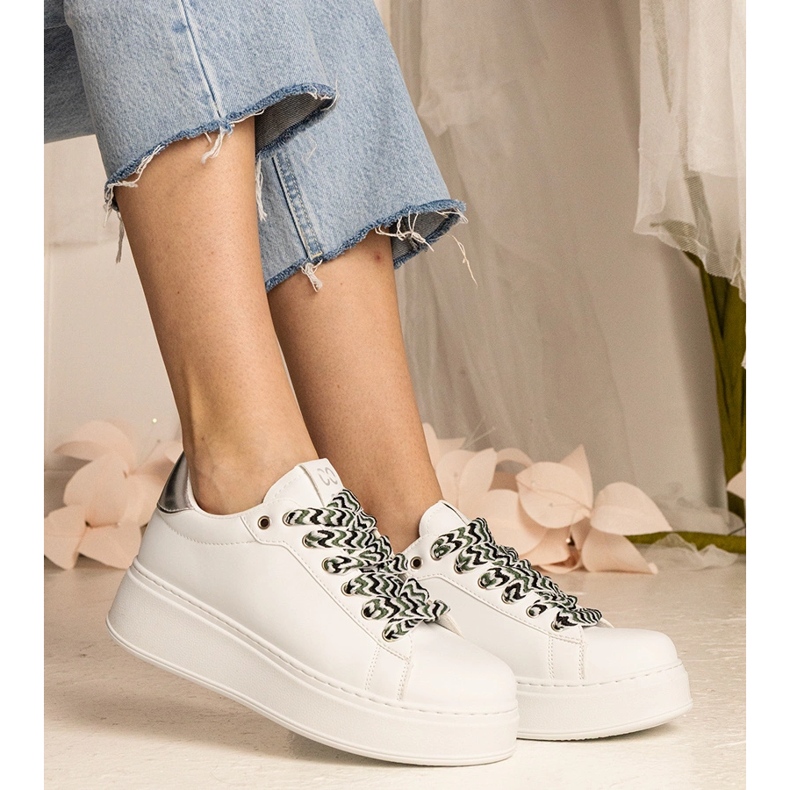 Weiße Frauen -Sneaker mit massiver Schnürung 1