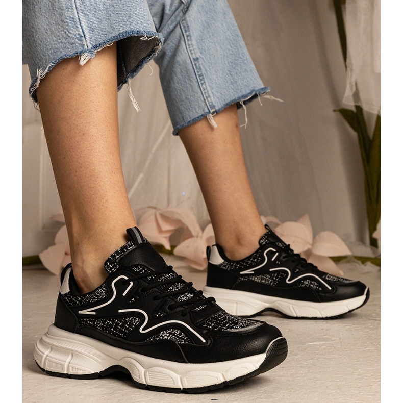 Schwarze Turnschuhe Sportsneaker 1