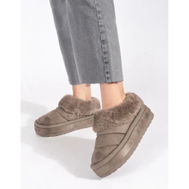 Beigefarbene, niedrige Slip-On-Schneestiefel für Damen mit Fell 1