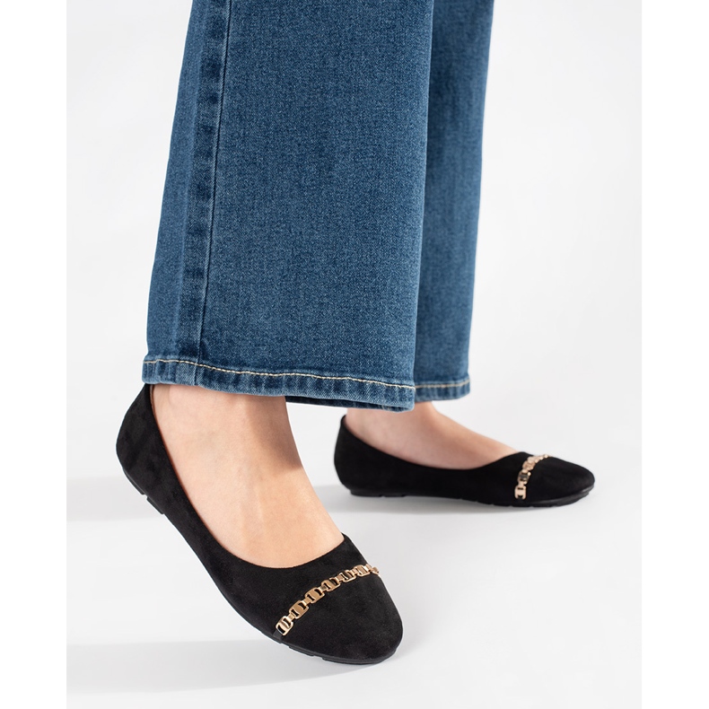 Schwarze flache Frauen -Ballerinas mit einer Verzierung 1