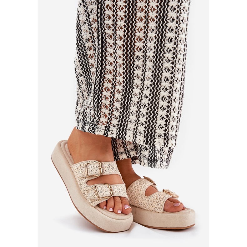 Flip Flops für Frauen auf der Plattform mit Schnallen und beige Geflecht 1