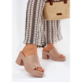 Pantoffeln für Frauen auf der Khaki -Post und -plattform beige 2